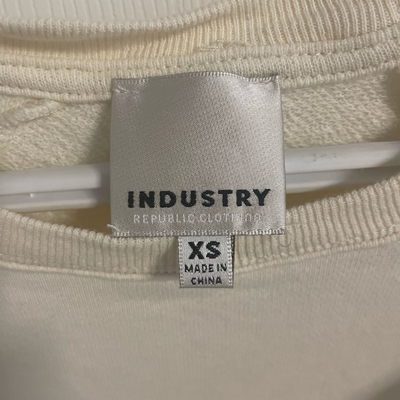 Long-sleeve ruffle top - Picture 3 of 3